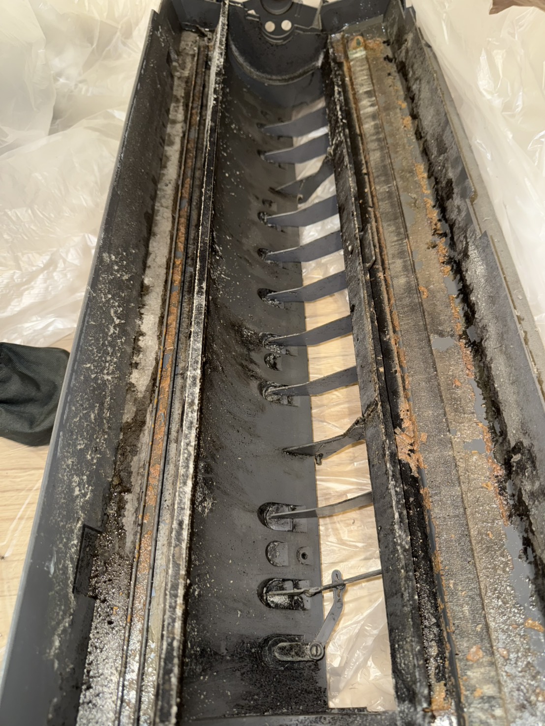 施工前（汚れが詰まった状態）