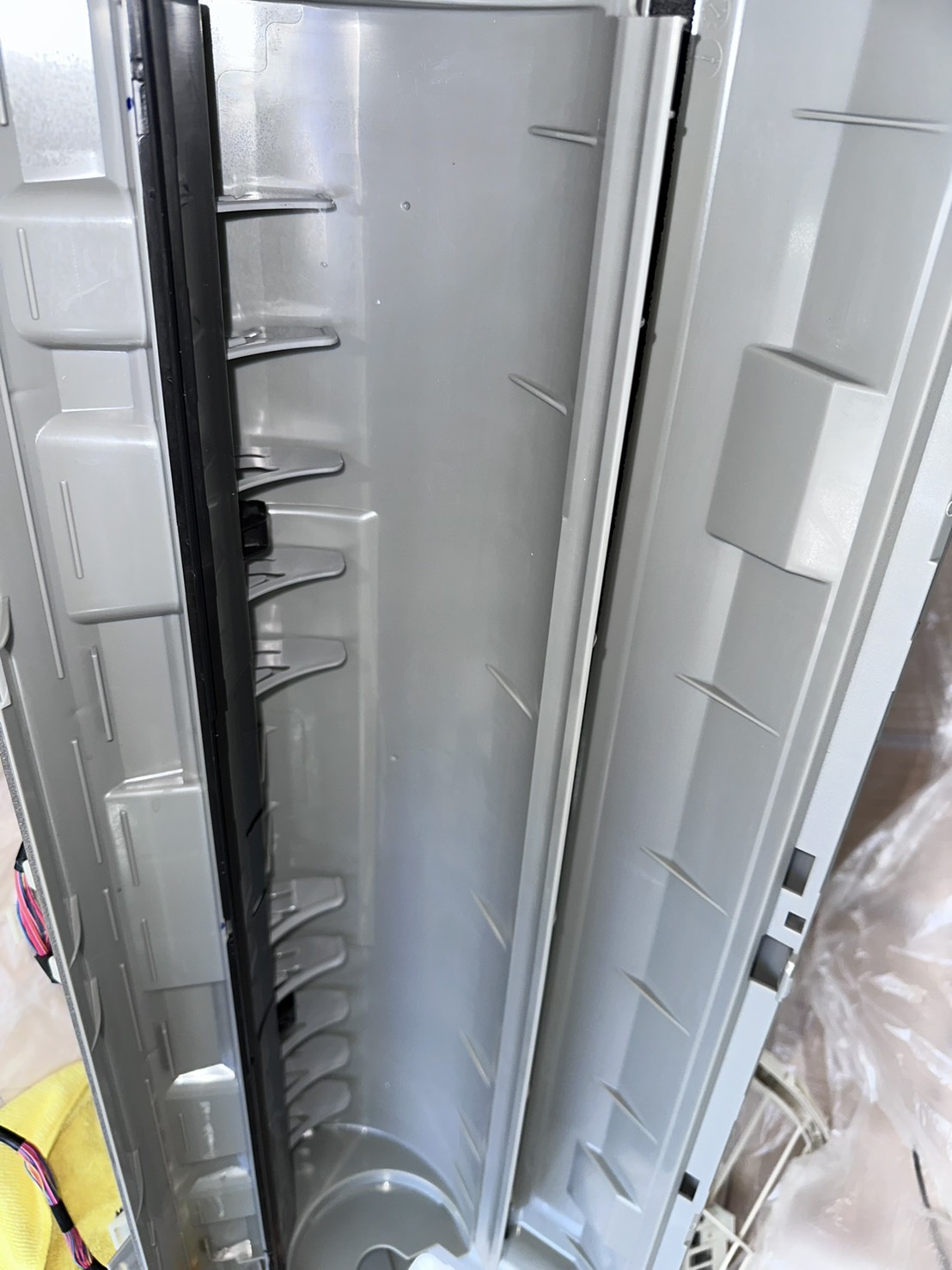 ドレンパンの施工後。洗浄して清潔な状態に戻った状態